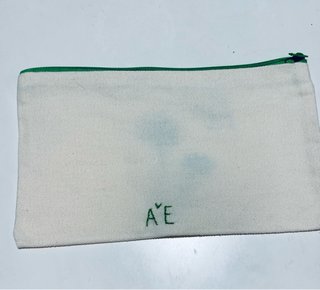 Pochette con fiori ricamato a mano  nuova
