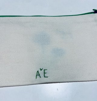 Pochette con fiori ricamato a mano  nuova