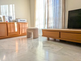 Mueble bajo TV teca