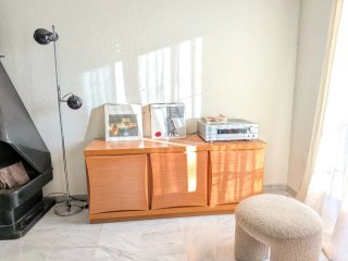 Mueble bajo TV teca