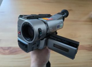 Sony Handycam Vision Hi8 XR TRV65E