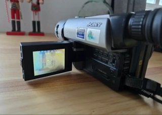Sony Handycam Vision Hi8 XR TRV65E