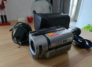 Sony Handycam Vision Hi8 XR TRV65E