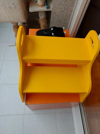 Escalera infantil amarilla Ikea