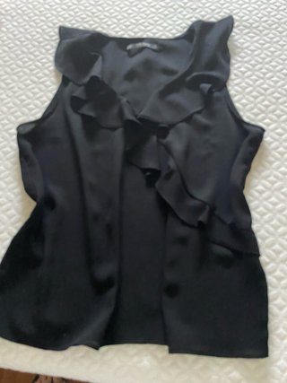 Blusa Zara con volantes negra
