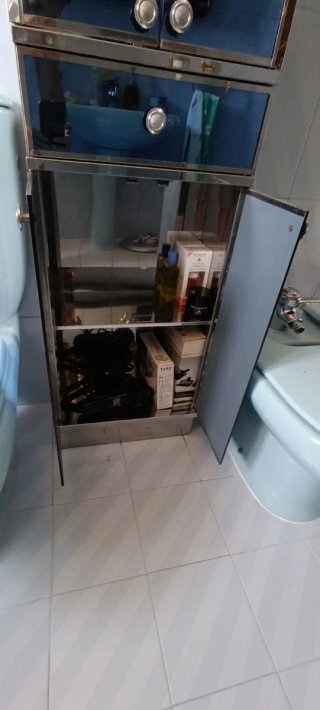 Mueble y espejo baño espejo y metal