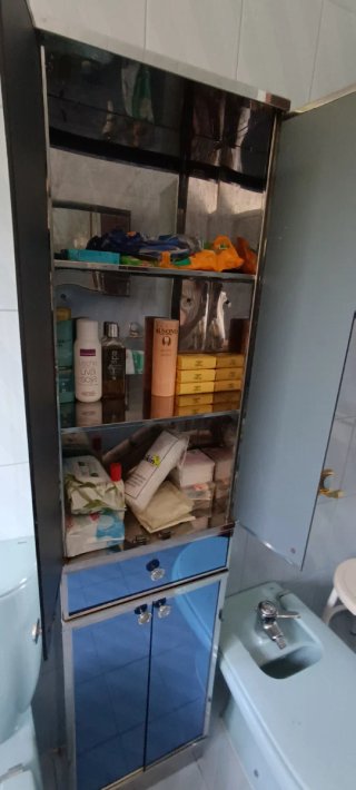 Mueble y espejo baño espejo y metal