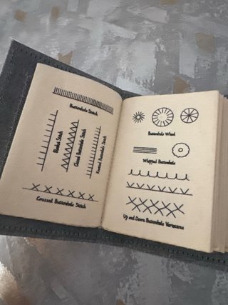 Libro de costura bordado