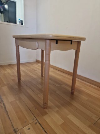 Mesa de cocina de madera