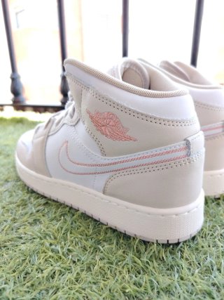 Nike Air Jordan 1 Mid SE GS Sanddrift talla 37.5