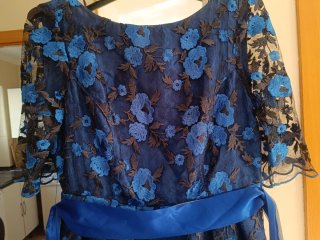 Vestido de fiesta azul floral