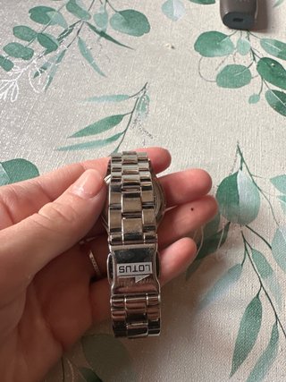 Reloj Lotus Plata y Blanco