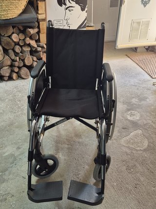 Andador y silla de ruedas cuidados