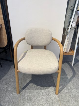 Sedia Melqui beige legno rovere massiccio Kave hom
