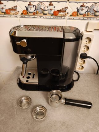 Cafetera Espresso Delonghi Dedica Negra