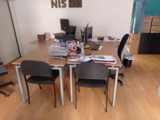 4 Mesas de Oficina extras  Grandes y con forma