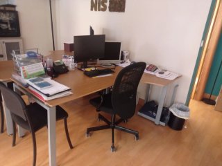 4 Mesas de Oficina extras  Grandes y con forma