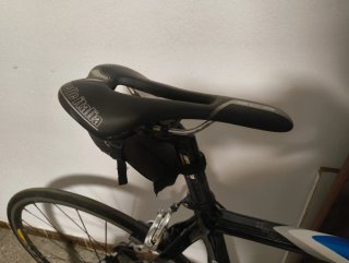 Bicicleta carretera Cannondale Synapse azul negro
