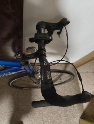 Bicicleta carretera Cannondale Synapse azul negro