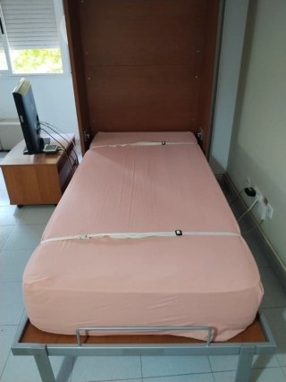 Cama abatible elegante madera y metal