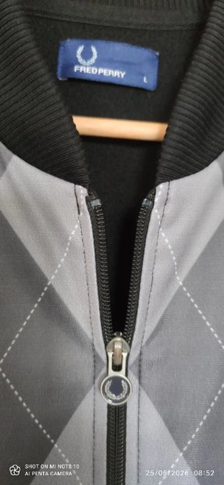 Chaqueta Deportiva Fred Perry Negra y Gris