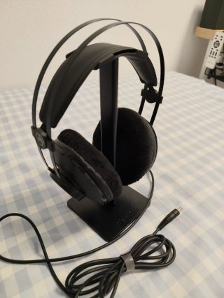 Auriculares AKG K52 de estudio Negros