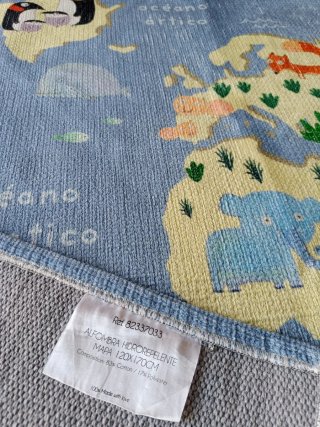Alfombra infantil mapa del mundo. Hidrorepelente