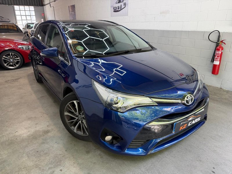 TOYOTA AVENSIS 2.0 D-4D EXECUTIVE - foto 1