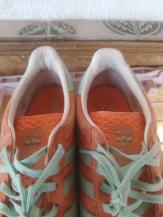 Zapatillas Adidas Gazelle Naranja y Turquesa