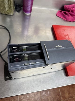 Radio CD Clarion DX2558RMP con cargador 12 discos