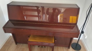 Piano KAWAI Caoba con Asiento
