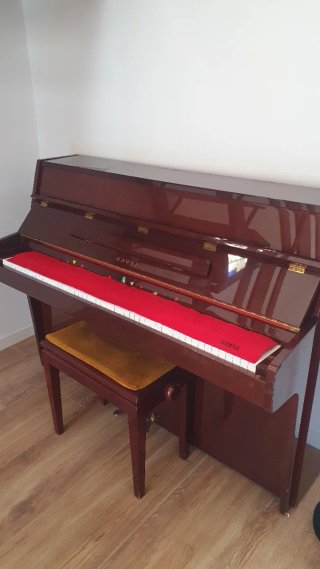 Piano KAWAI Caoba con Asiento