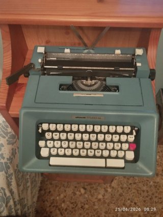 Máquina de escribir Olivetti Studio 46