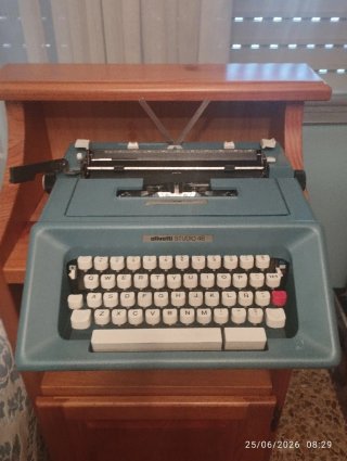Máquina de escribir Olivetti Studio 46