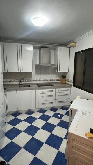 Se alquila en TRIANA piso a ESTUDIANTES