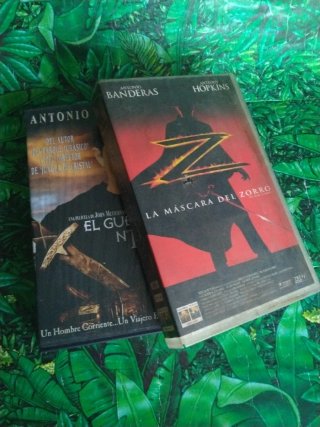 VHS Antonio Banderas: El Guerrero N°13 y La Máscar