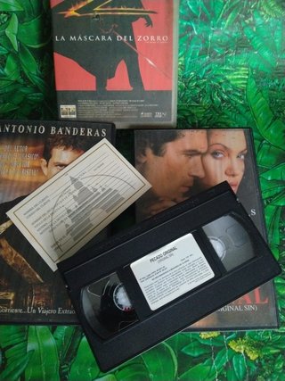 VHS Antonio Banderas: El Guerrero N°13 y La Máscar