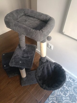 Cama para gatos gris y beige
