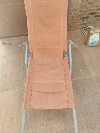 Tumbona plegable naranja y gris