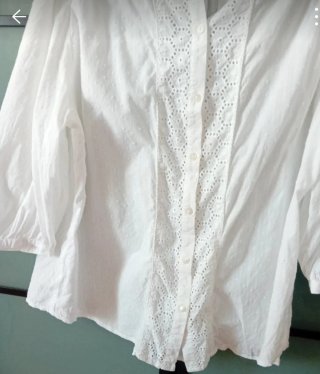 Blusa blanca bordada talla 44 Alt.67 De la 50
