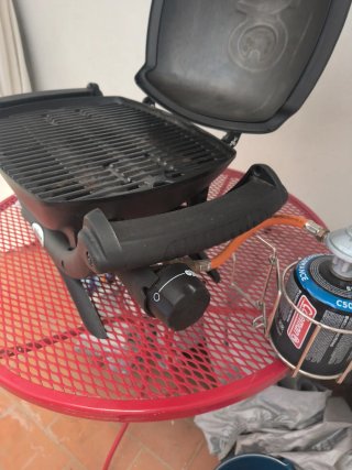 Barbacoa de gas Weber negra