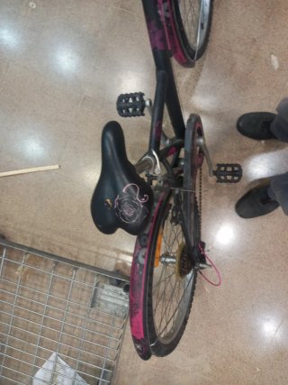 Bicicleta infantil rosa y negra