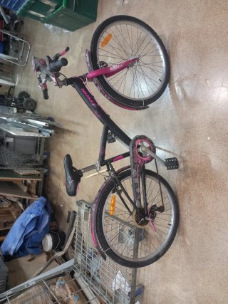 Bicicleta infantil rosa y negra