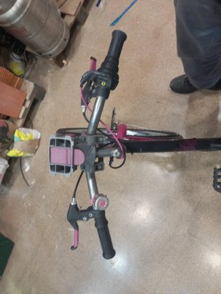 Bicicleta infantil rosa y negra