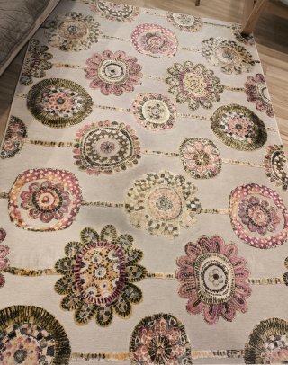 Tappeto floreale beige e rosa