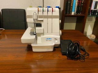 Máquina Overlock JUKI MO-50eN