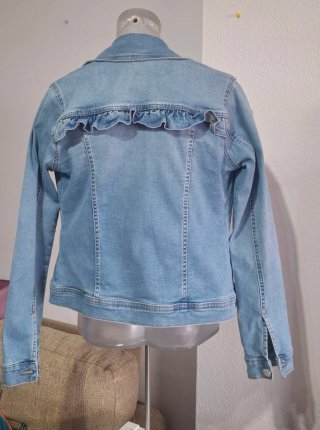 Chaqueta vaquera con volantes