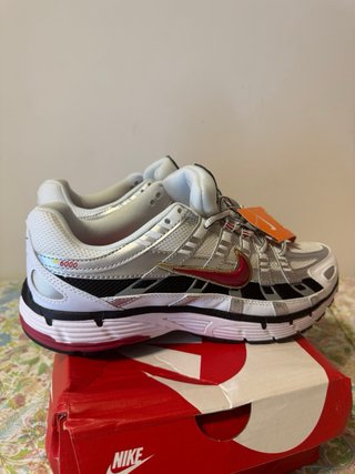 Nike P6000 Plata y Blanco