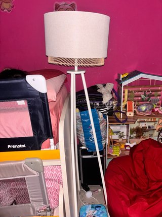 Lampada da terra in tessuto e legno