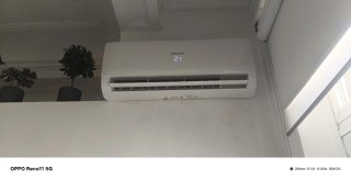 Manifold AC con mangueras y herramientas